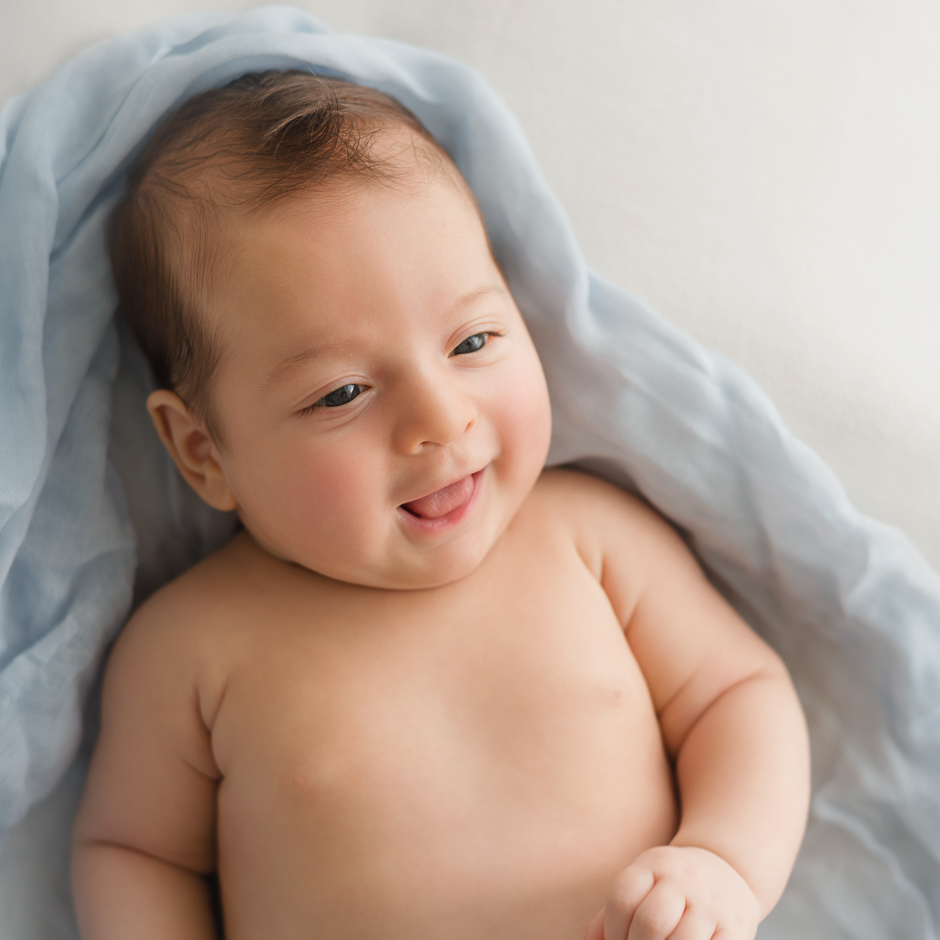 older baby, older babies, 7 weeks, 8 weeks, baby photos, Baby photos Brisbane, Brisbane Baby Photography, Baby stages, milestones, baby milestones milestone session, natural light baby photography