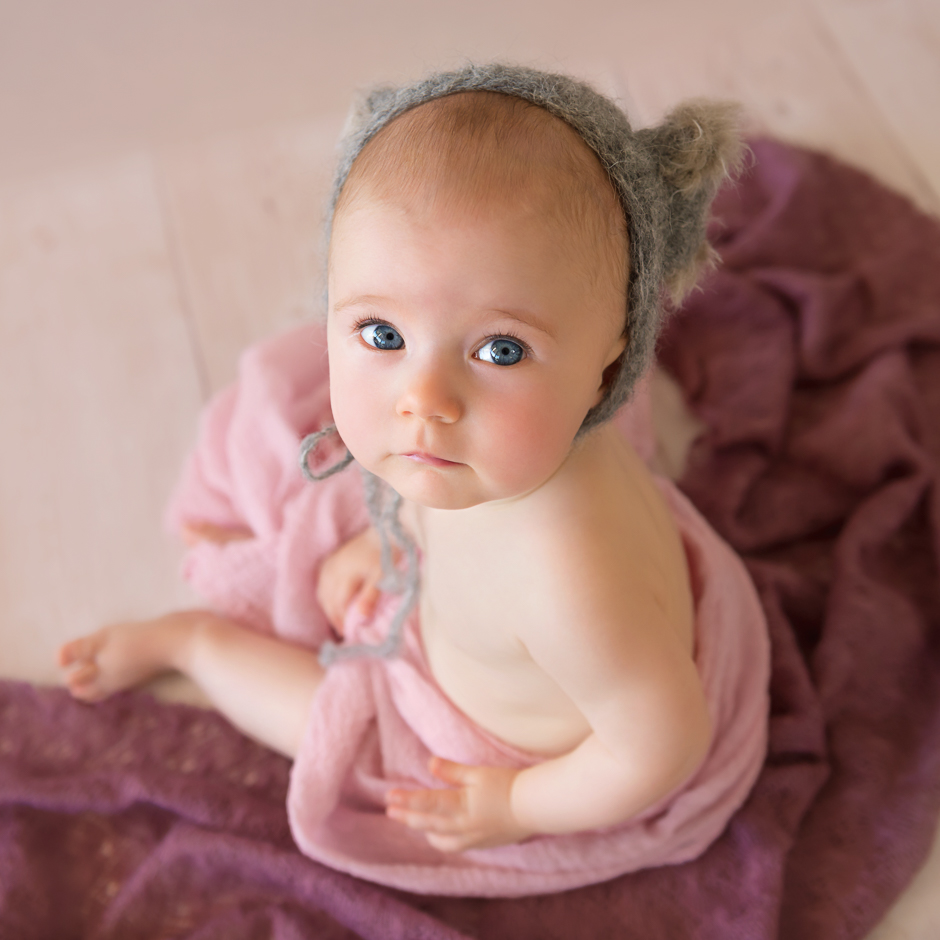 Brisbane sitter session, milestone photography, baby photos Brisbane