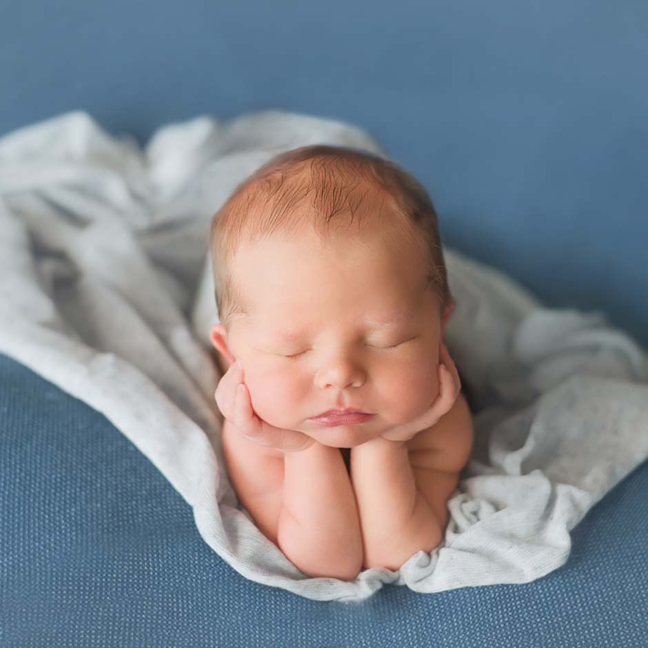 Brisbane Newborn Photography by Sonja Griffioen, froggy pose